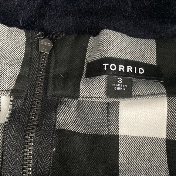 Torrid size 3 skirt - Picture 2 of 7